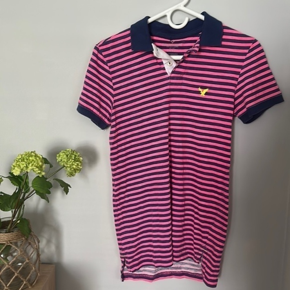 Men’s boys American Eagle pink and navy stripe polo shirt size XS Slim fit